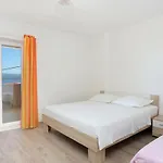 With Parking Space Stanici, Omis - 1027 Lejlighed
