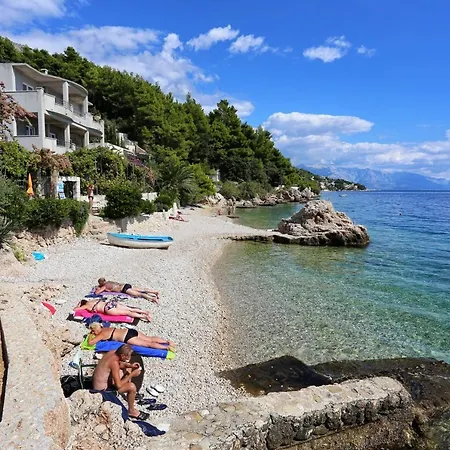 With A Parking Space Stanici, Omis - 1027 *