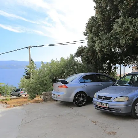 With A Parking Space Stanici, Omis - 1027 *