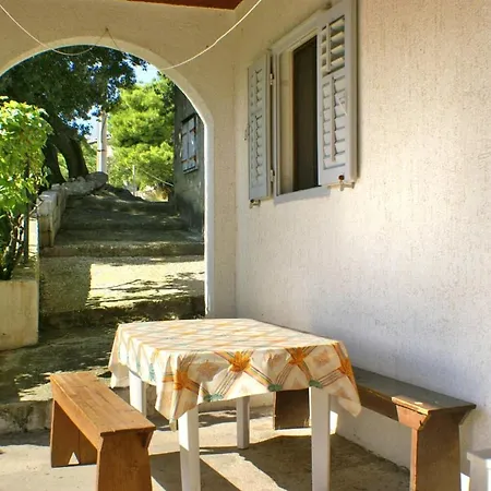 With A Parking Space Stanici, Omis - 1027