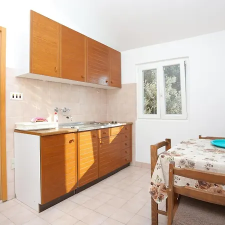 With Parking Space Stanici, Omis - 1027 Celina